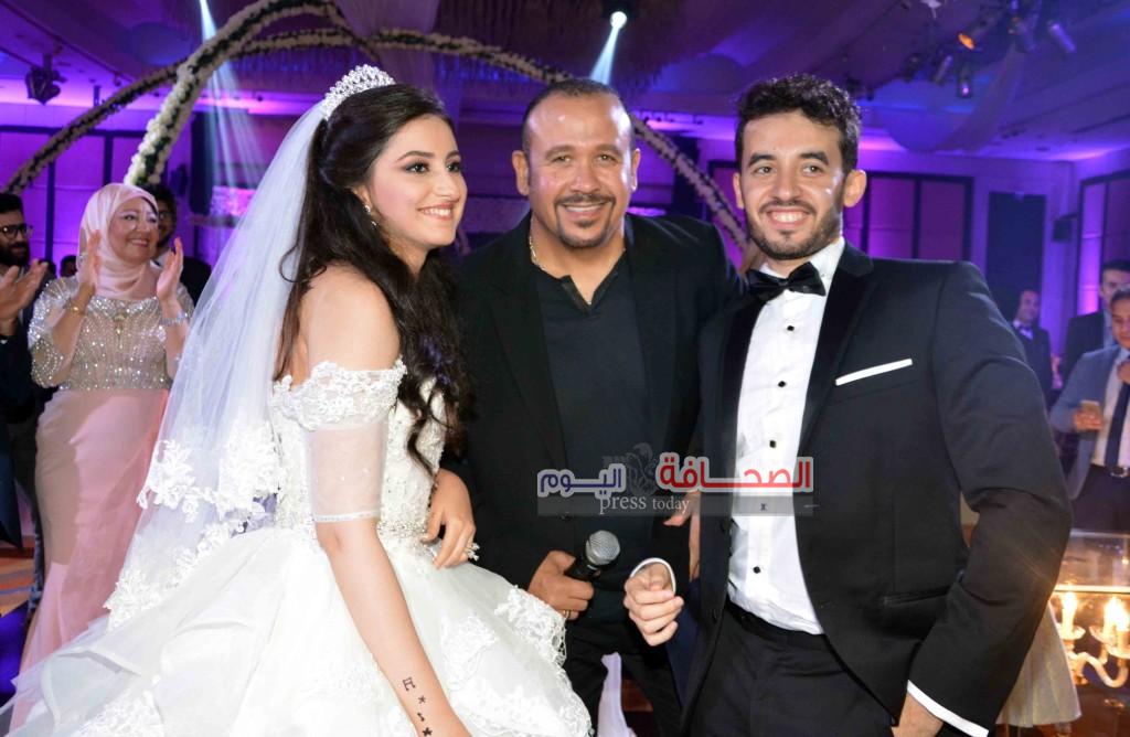 هشام عباس والعروسين