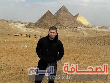 الملاكم حبيب نور محمدوف ينشر صورا لزيارته إلى مصر وتجوله بمنطقة الأهرامات وقلعة صلاح الدين الأيوبي