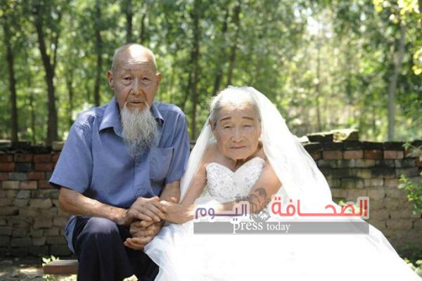 بالصور :  معمران يحتفلان بعيد زواجهما الـ 80