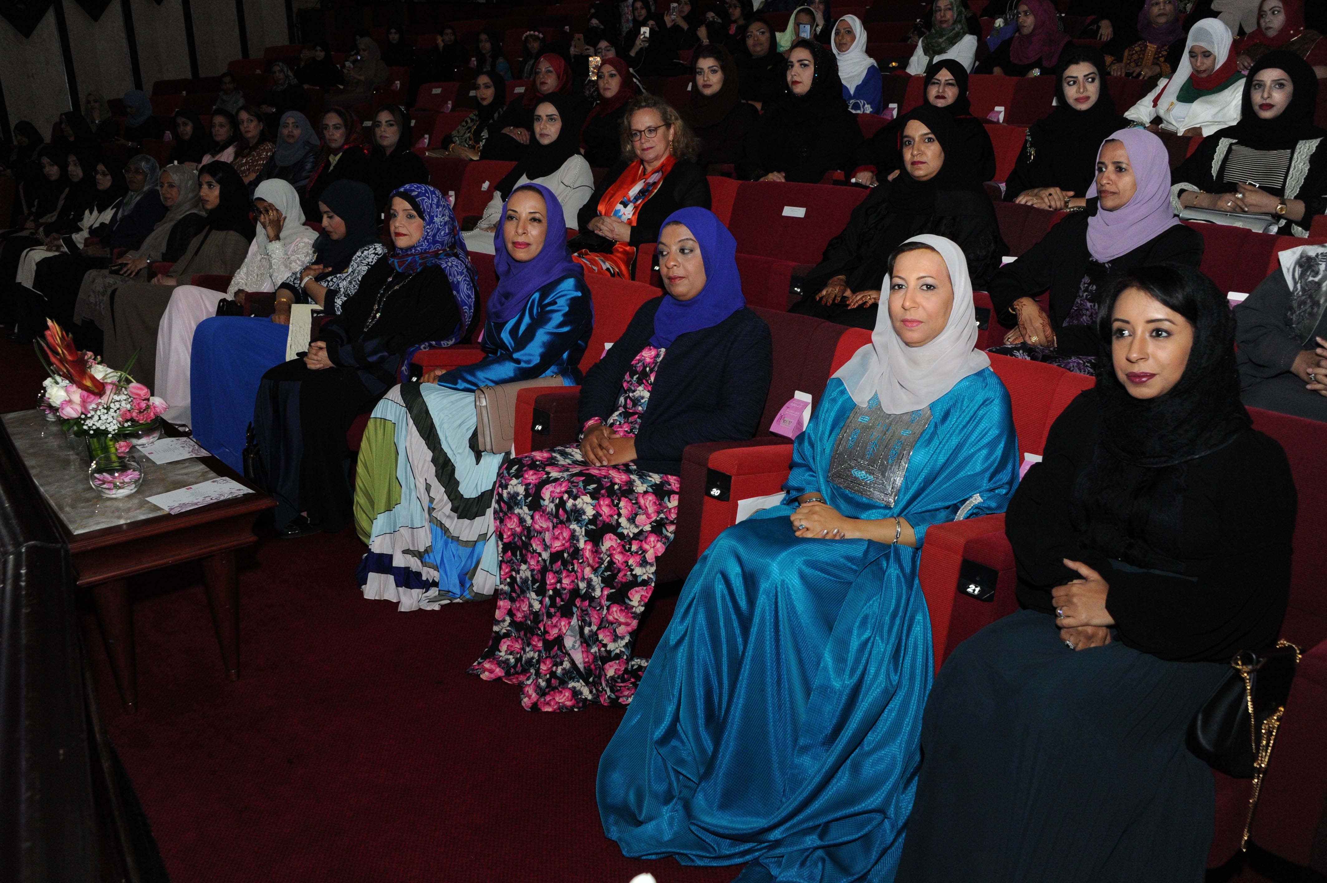 السلطنة تحتفل بيوم المرأة العمانية (17) أكتوبر