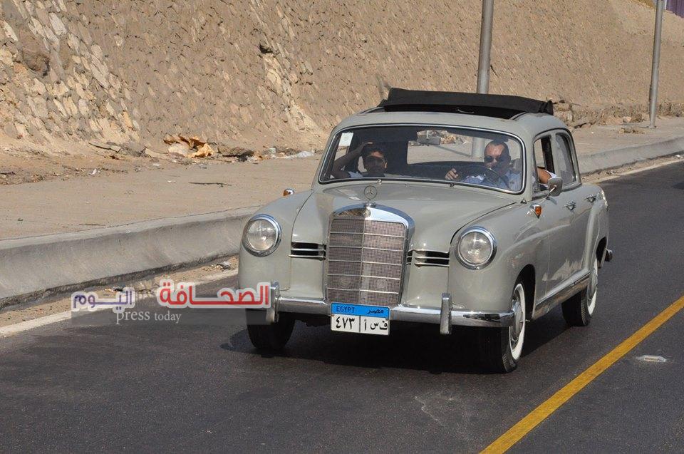 بالصور ..موكب للسيارات النادرة يجوب شوارع القاهرة والجيزة