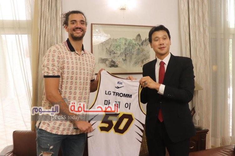 سفير كوريا يلتقي “مرعي ” أول لاعب مصري محترف فى كرة السلة بكوريا